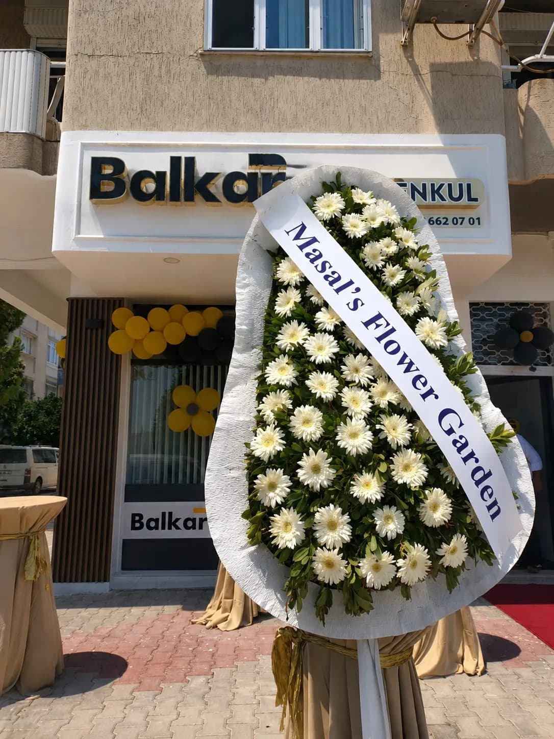 Beyaz Gerbera Çelenk – Masal's Flower Garden